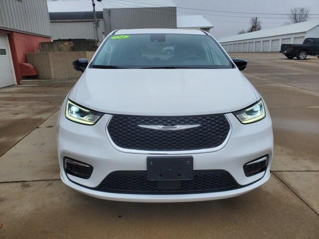 used 2024 Chrysler Pacifica car, priced at $31,000