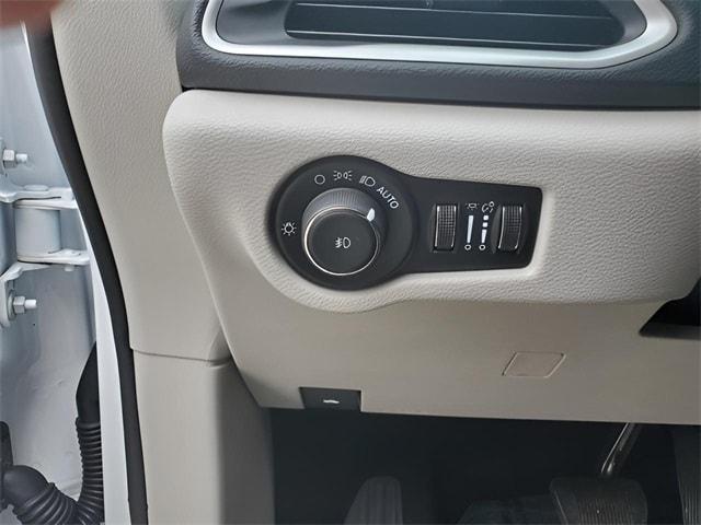 used 2024 Chrysler Pacifica car, priced at $31,000