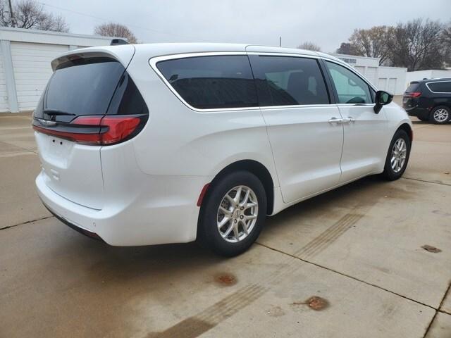 used 2024 Chrysler Pacifica car, priced at $31,000