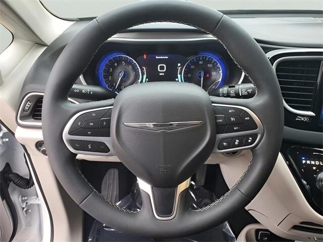 used 2024 Chrysler Pacifica car, priced at $31,000