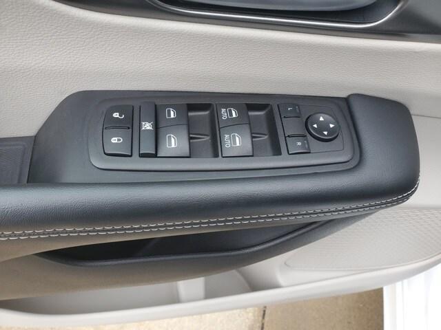 used 2024 Chrysler Pacifica car, priced at $31,000