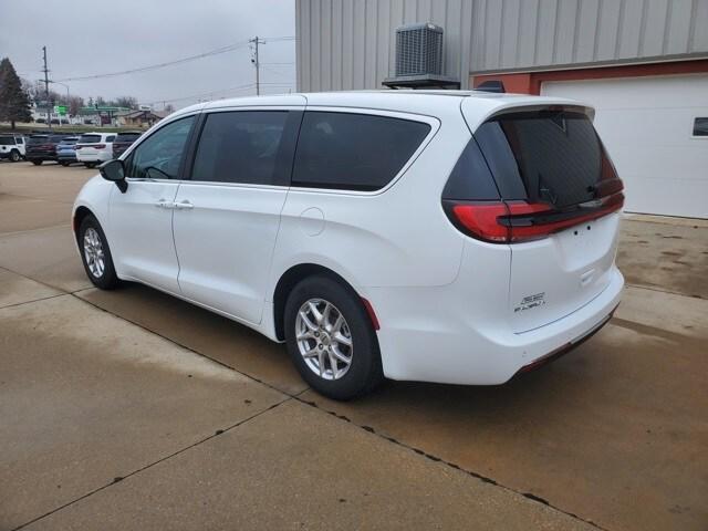 used 2024 Chrysler Pacifica car, priced at $31,000