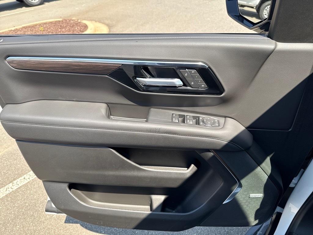 new 2025 Chevrolet Suburban car, priced at $70,790