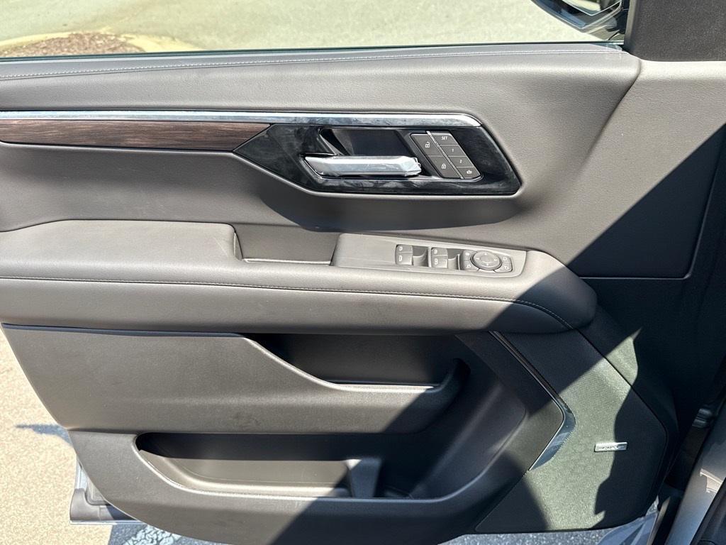 new 2025 Chevrolet Suburban car, priced at $73,790