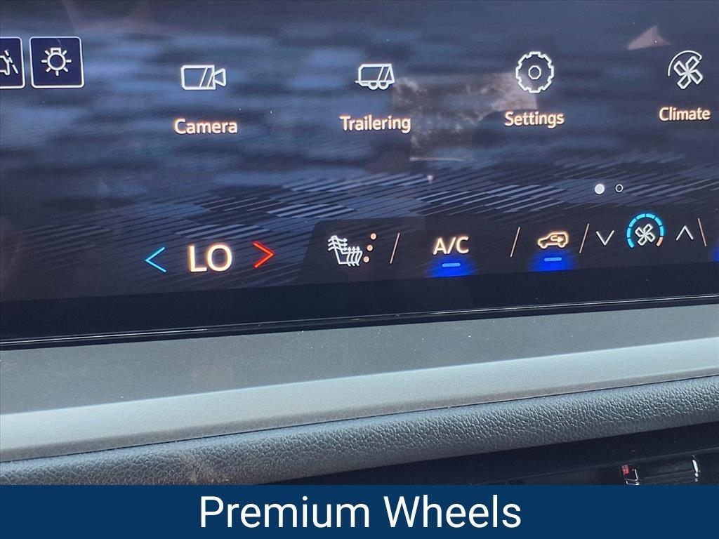 new 2026 Chevrolet Traverse car, priced at $42,999