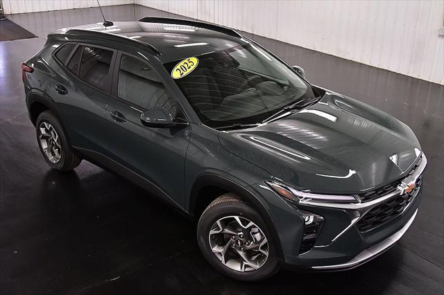 new 2025 Chevrolet Trax car, priced at $25,885