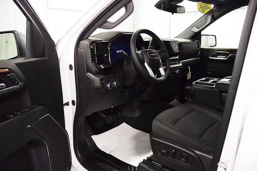 new 2025 GMC Sierra 1500 car, priced at $57,295