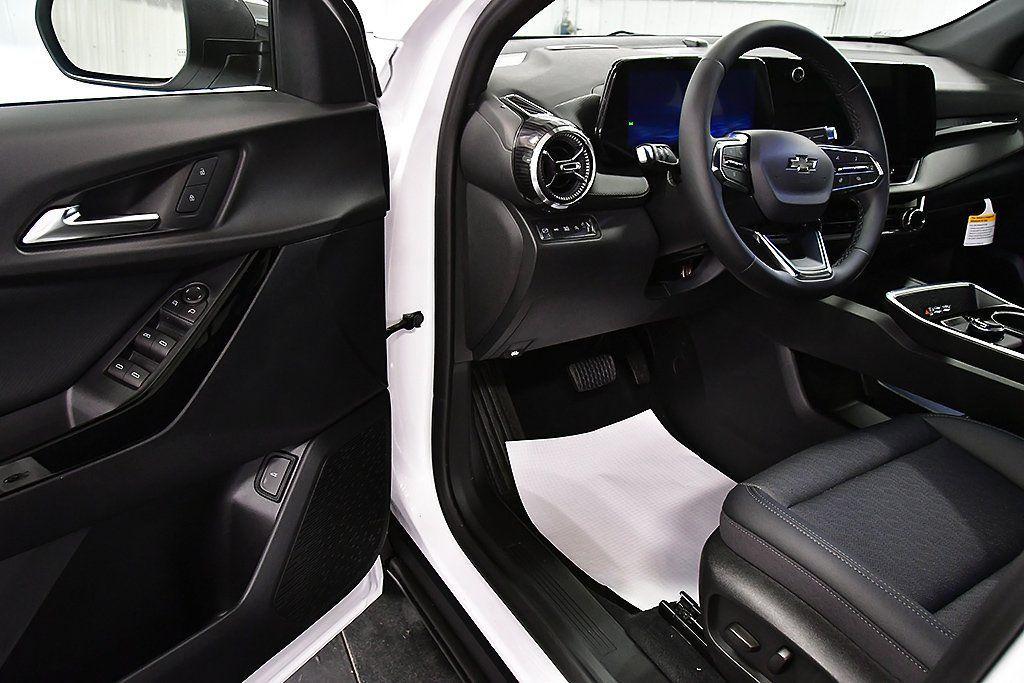 new 2026 Chevrolet Equinox car, priced at $35,680