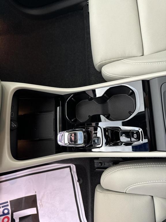 new 2025 Volvo XC40 car, priced at $44,790