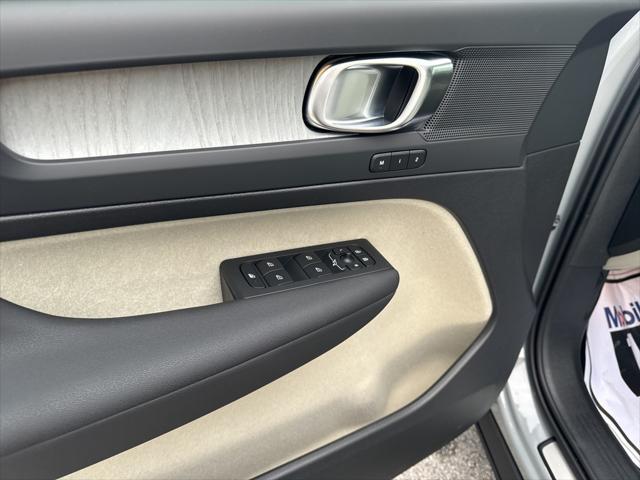 new 2025 Volvo XC40 car, priced at $49,790