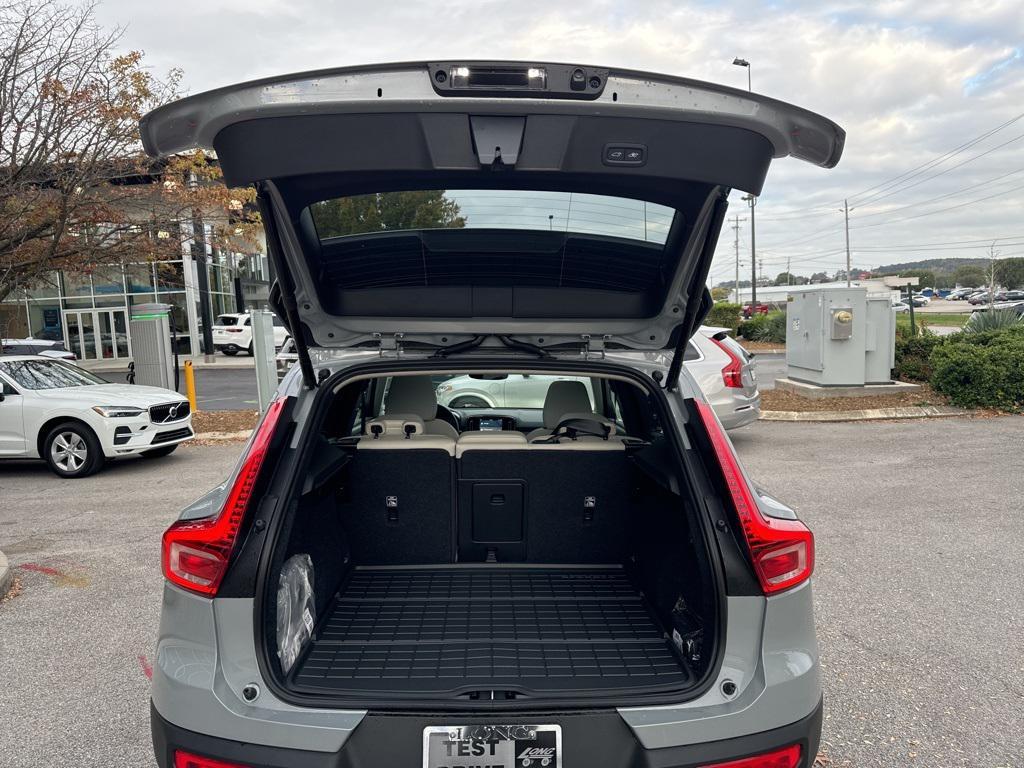 new 2025 Volvo XC40 car, priced at $44,790