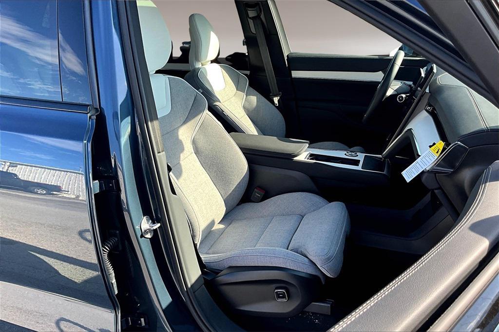 new 2025 Volvo EX90 car, priced at $81,275