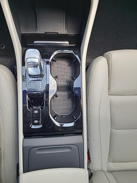 new 2025 Volvo XC40 car, priced at $43,315