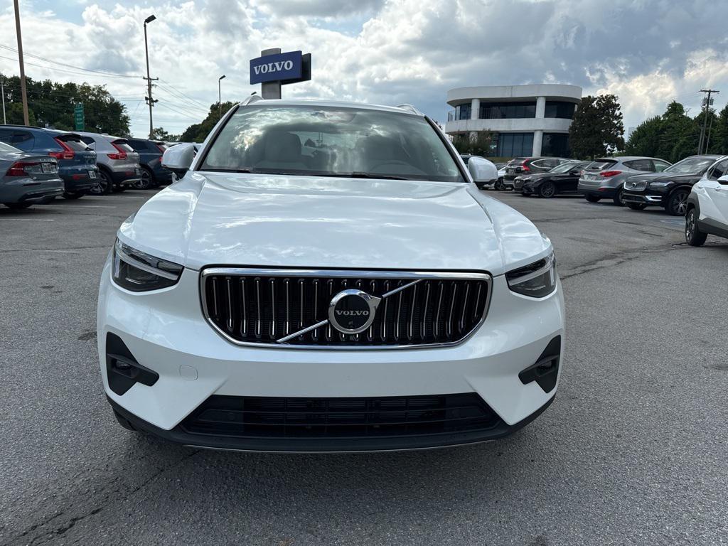new 2025 Volvo XC40 car, priced at $40,315
