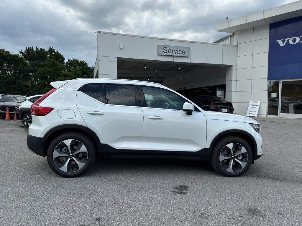 new 2025 Volvo XC40 car, priced at $40,315
