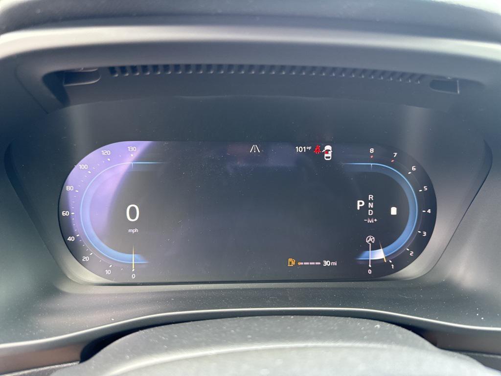 new 2025 Volvo XC40 car, priced at $40,315