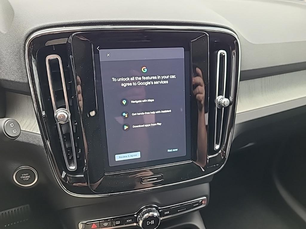 new 2025 Volvo XC40 car, priced at $40,500