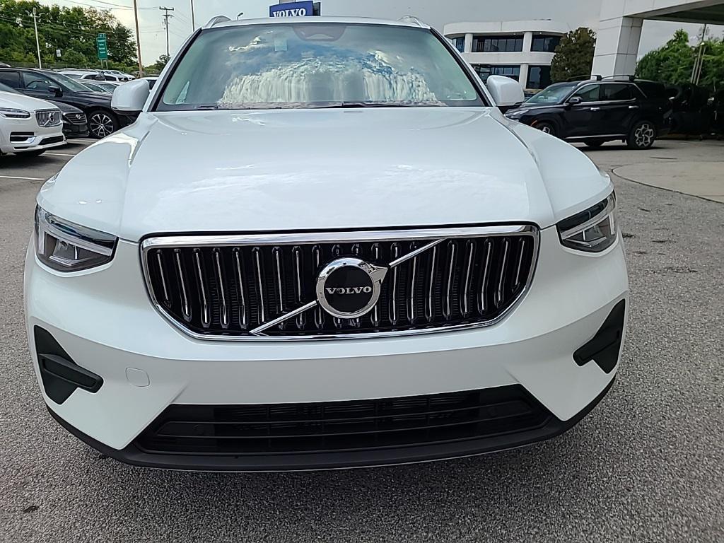 new 2025 Volvo XC40 car, priced at $40,500