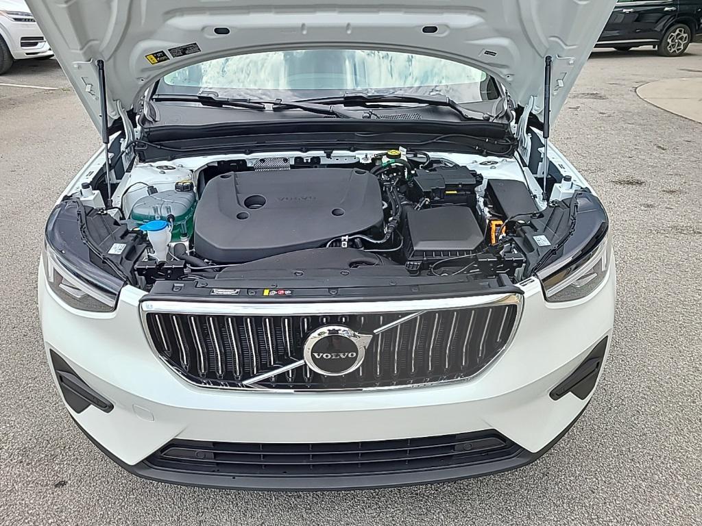 new 2025 Volvo XC40 car, priced at $40,500