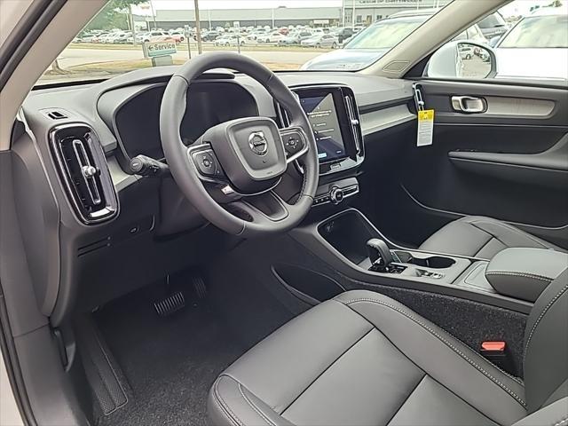 new 2025 Volvo XC40 car, priced at $45,000