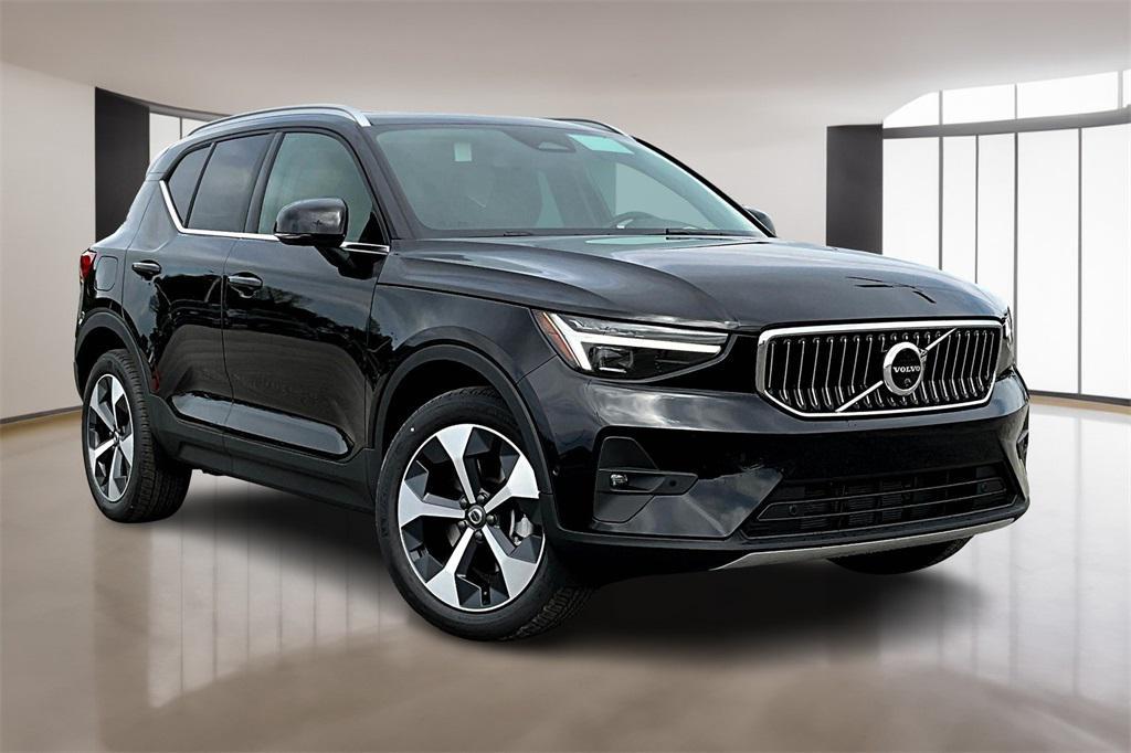 new 2025 Volvo XC40 car, priced at $44,335