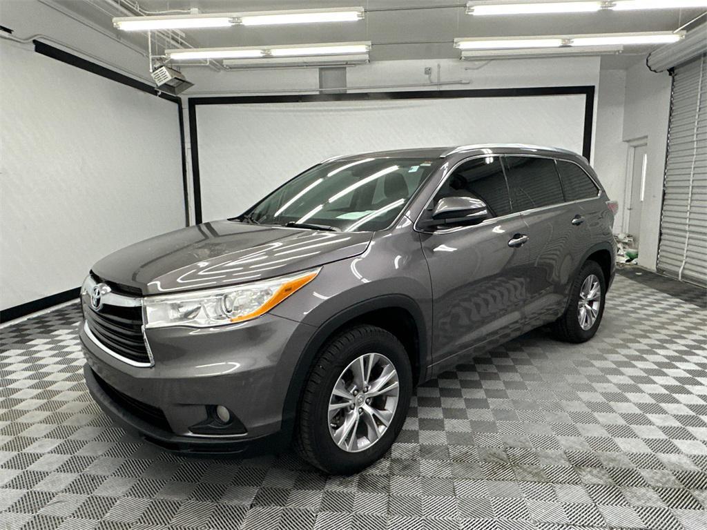 used 2014 Toyota Highlander car, priced at $16,224