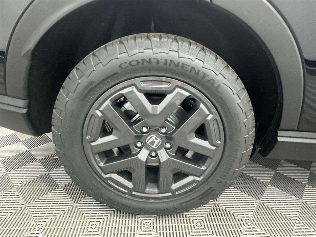 new 2026 Honda CR-V Hybrid car, priced at $40,250