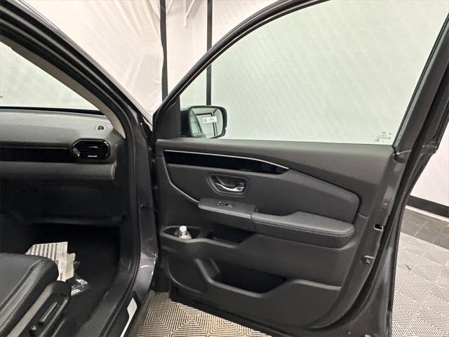 new 2025 Honda Pilot car, priced at $47,725