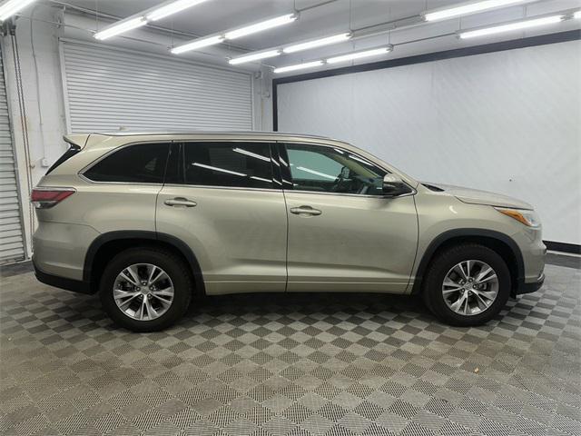 used 2015 Toyota Highlander car, priced at $14,995