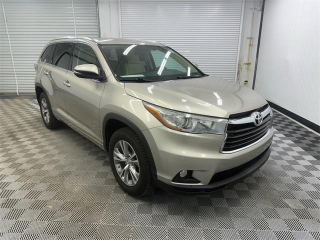 used 2015 Toyota Highlander car, priced at $14,995