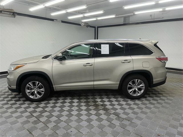 used 2015 Toyota Highlander car, priced at $14,995