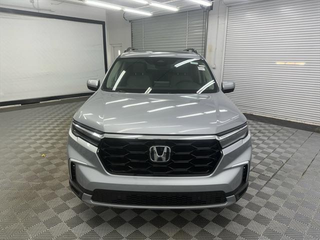 new 2025 Honda Pilot car, priced at $50,850