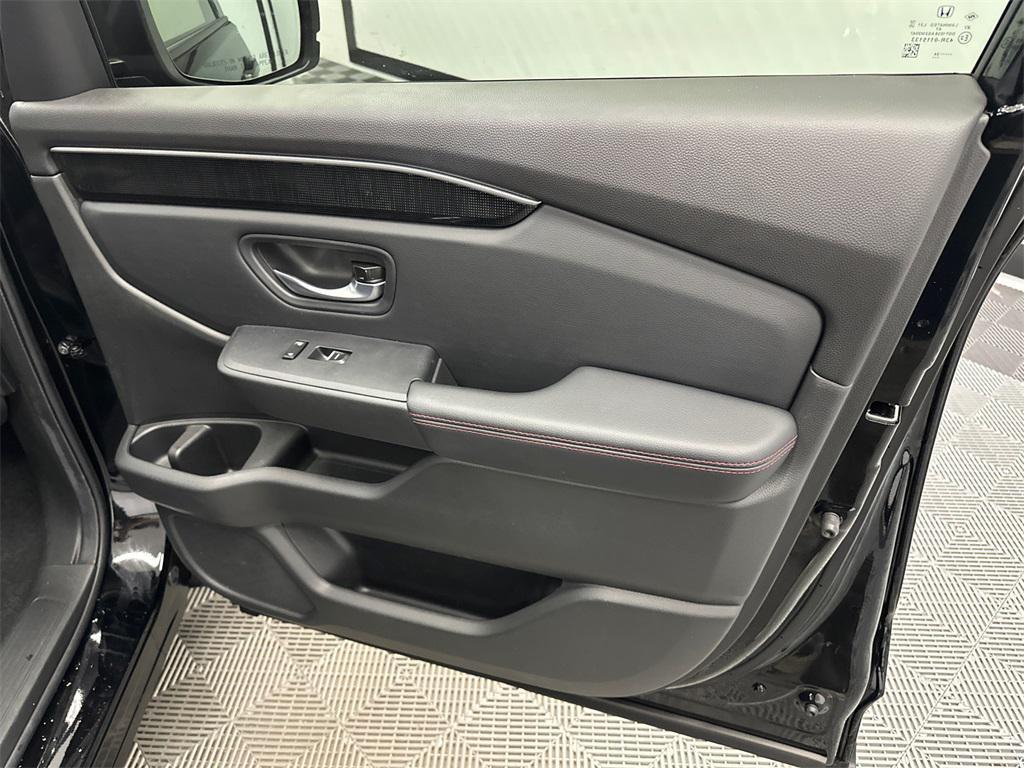 used 2025 Honda Pilot car, priced at $49,499