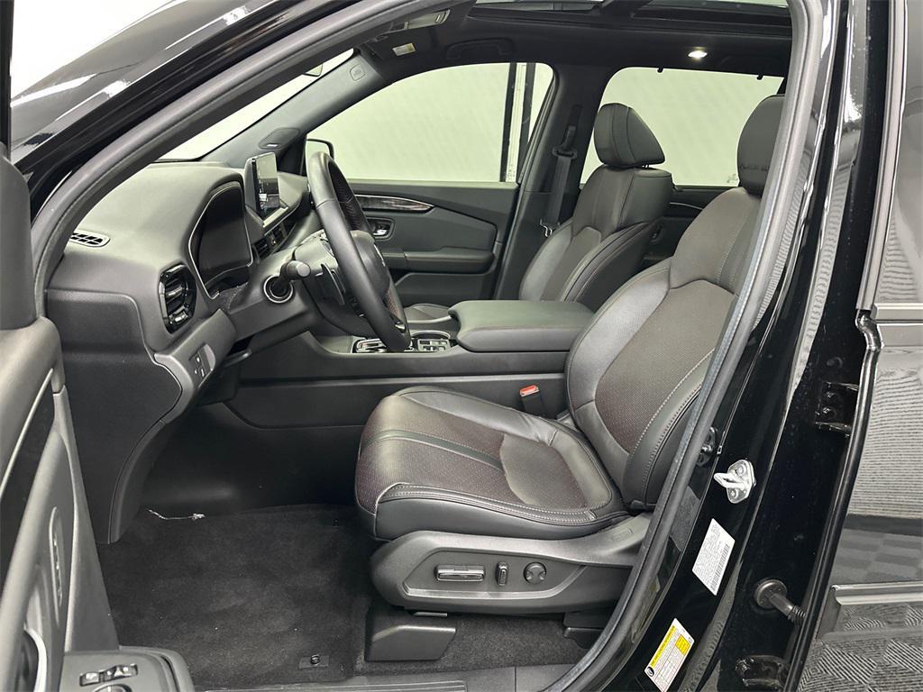 used 2025 Honda Pilot car, priced at $49,499