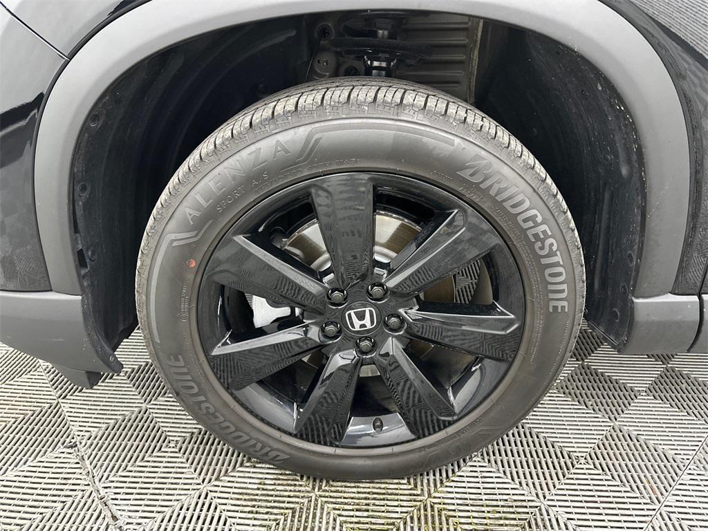 used 2025 Honda Pilot car, priced at $49,499