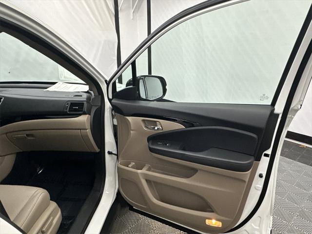 used 2022 Honda Pilot car, priced at $28,999