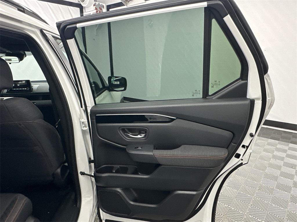 new 2025 Honda Pilot car, priced at $44,250