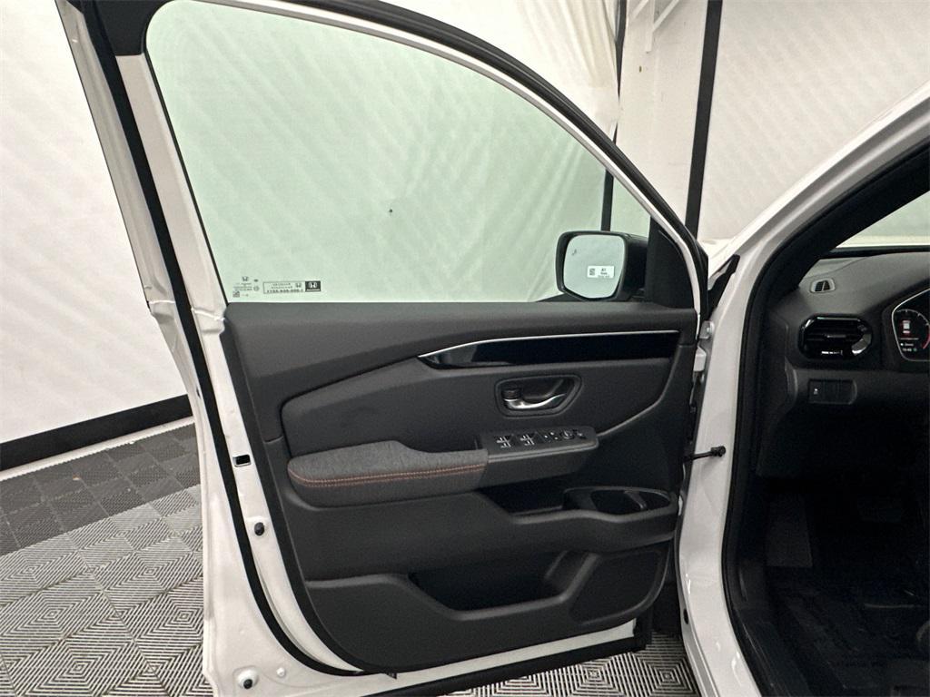 new 2025 Honda Pilot car, priced at $44,250