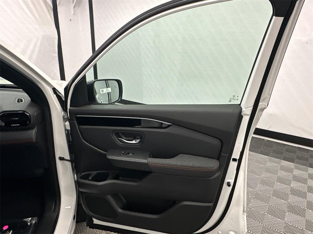 new 2025 Honda Pilot car, priced at $44,250