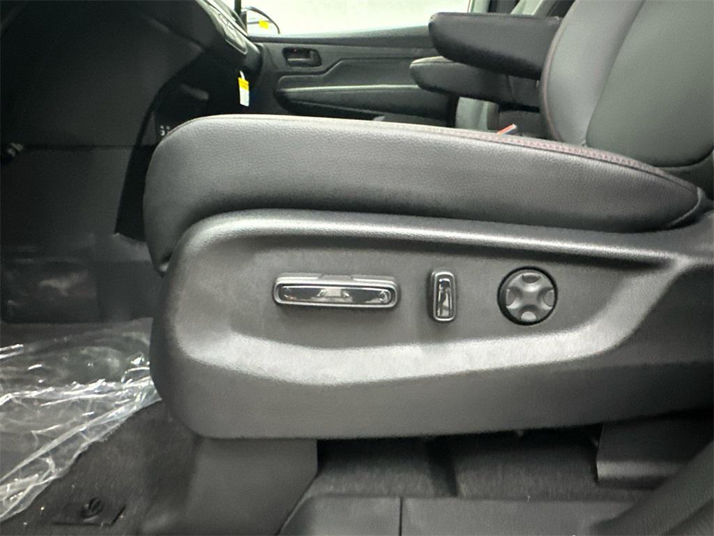 new 2026 Honda Odyssey car, priced at $46,210