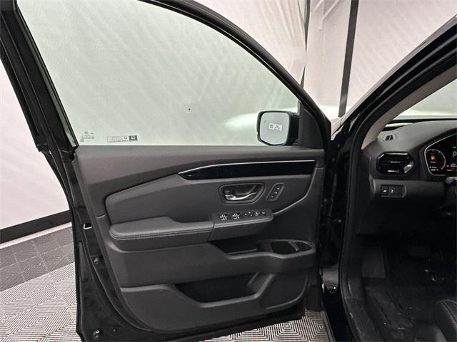 new 2025 Honda Pilot car, priced at $44,950