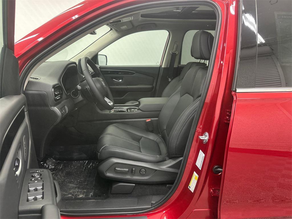 new 2025 Honda Pilot car, priced at $52,035