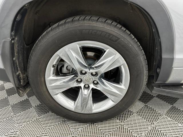 used 2015 Toyota Highlander car, priced at $15,995