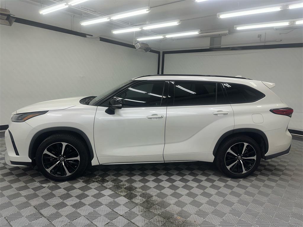 used 2021 Toyota Highlander car, priced at $30,094