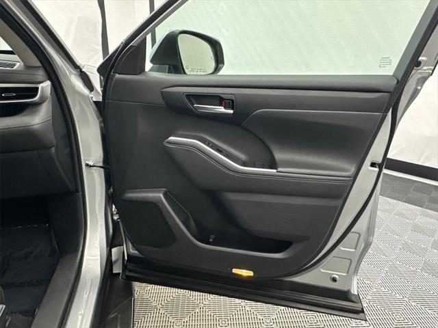 used 2024 Toyota Highlander car, priced at $39,699