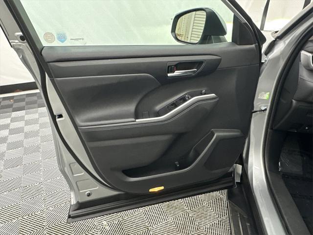 used 2024 Toyota Highlander car, priced at $39,699