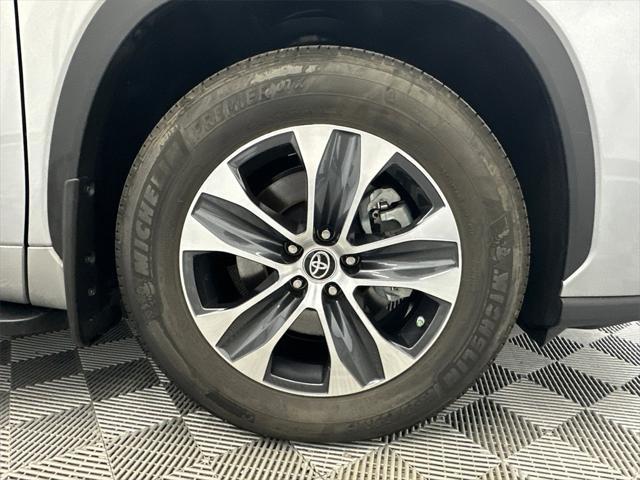 used 2024 Toyota Highlander car, priced at $39,699