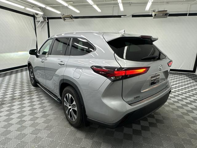 used 2024 Toyota Highlander car, priced at $39,699