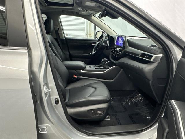used 2024 Toyota Highlander car, priced at $39,699