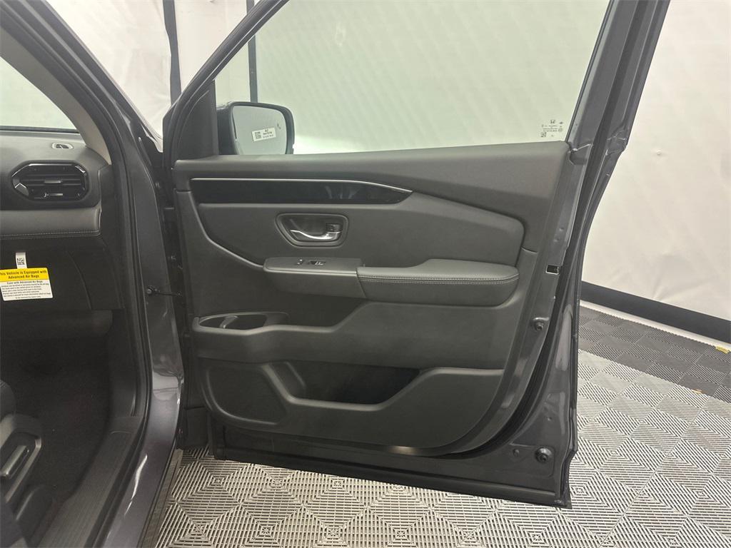 new 2025 Honda Pilot car, priced at $51,825